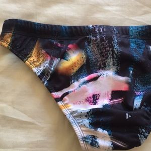 NWOT Jolyn “Sawyer” Bottoms (Free cap!)